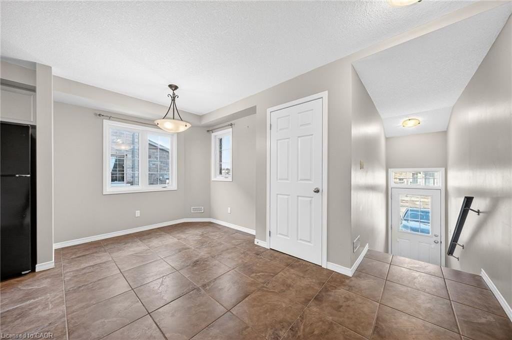 931 Glasgow St - Photo 7 of 49