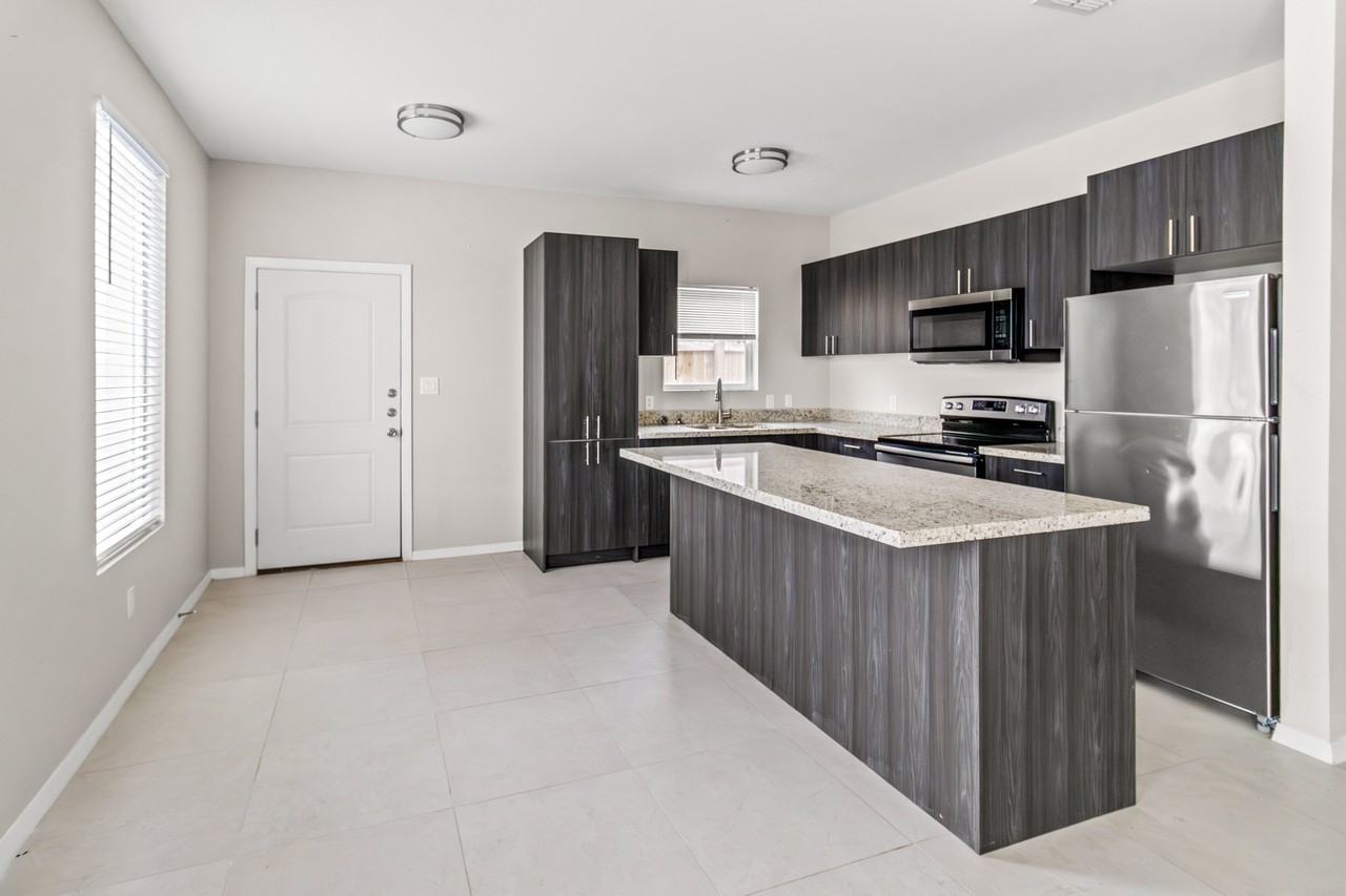 1313 Alta Vista Dr #1 - Photo 3 of 12