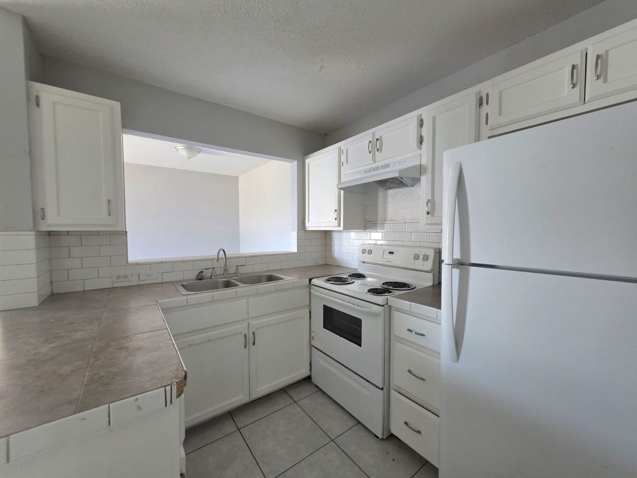 6200 North 11th Street - 45 - UA #45UA - Photo 3 of 7