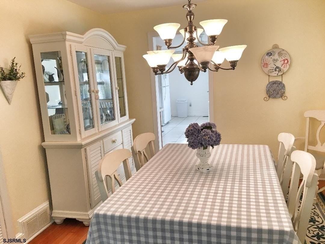 209 N Rosborough Ave - Photo 5 of 16