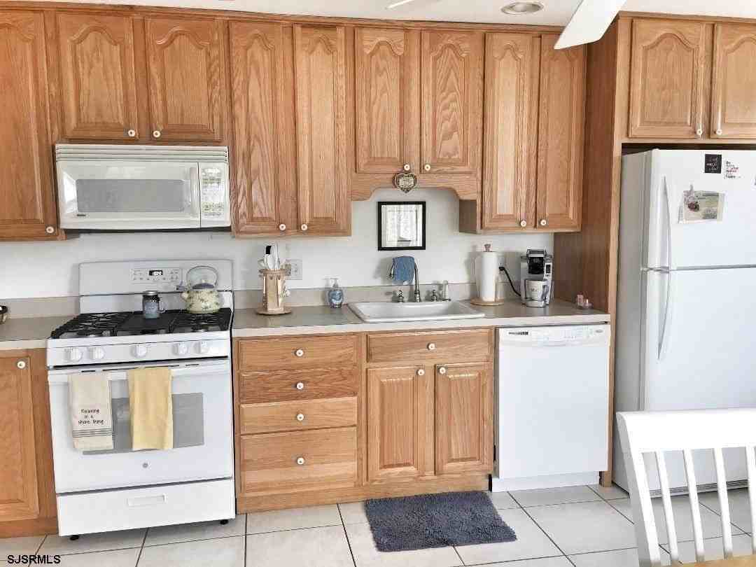 209 N Rosborough Ave - Photo 6 of 16