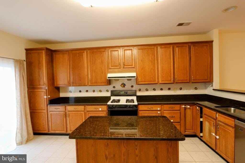 34 Windsor Pond Rd - Photo 4 of 13