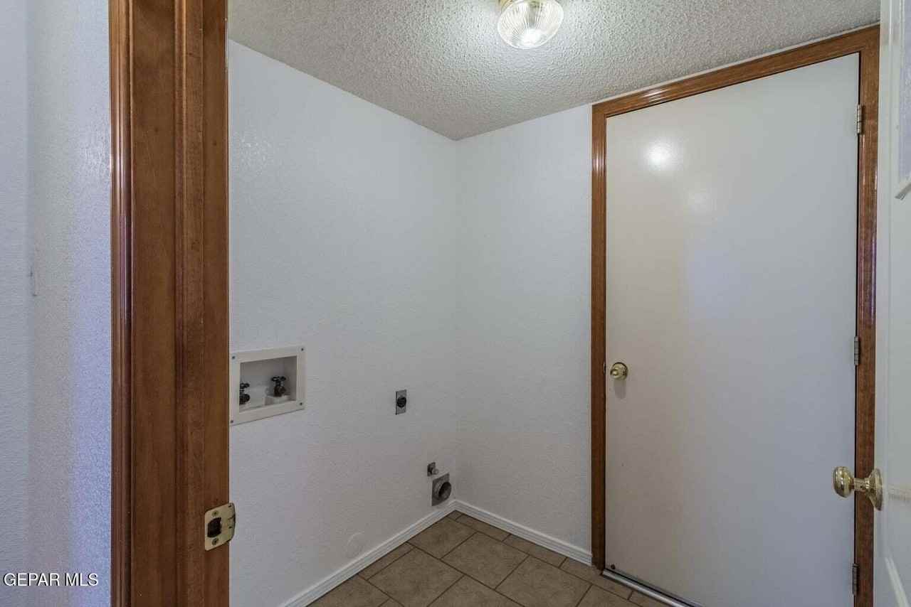 1451 Cassatt Pl - Photo 7 of 15