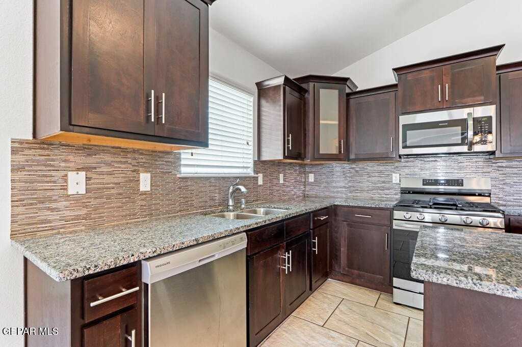 12235 Joaquin Roman Ln - Photo 7 of 31