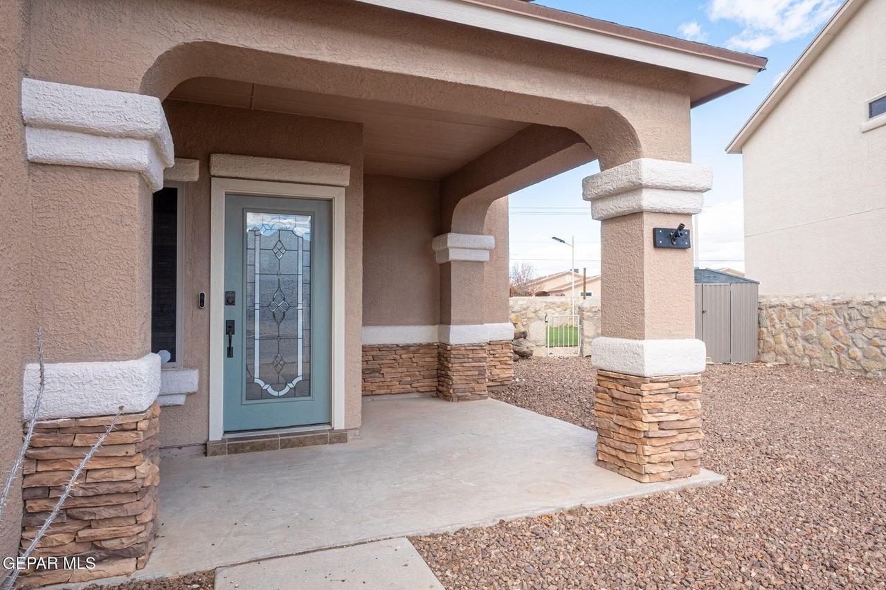 14501 Meadow Lawn - Photo 2 of 25