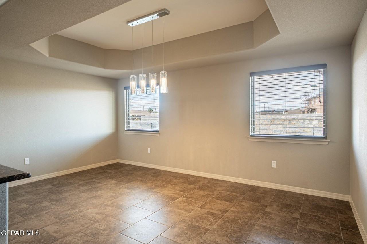 14501 Meadow Lawn - Photo 7 of 25