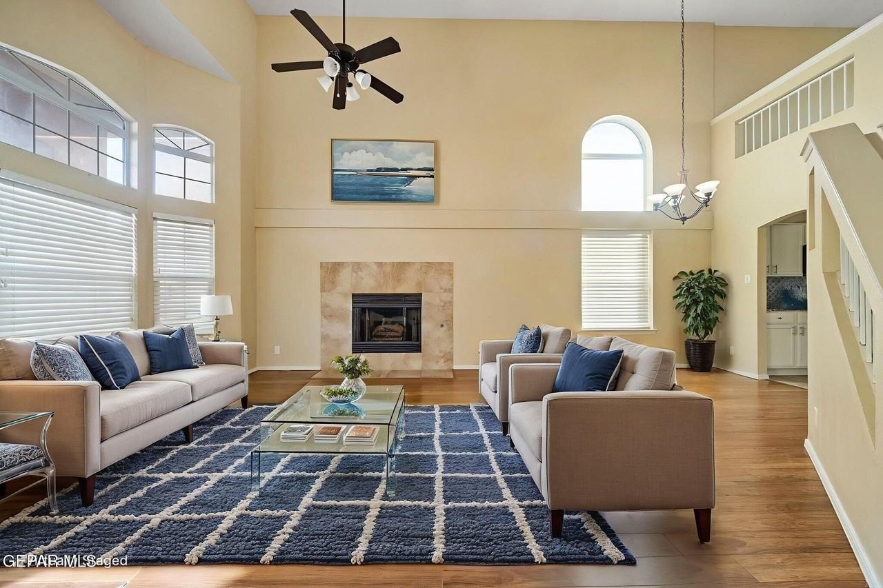 10933 Bullseye St - Photo 4 of 37