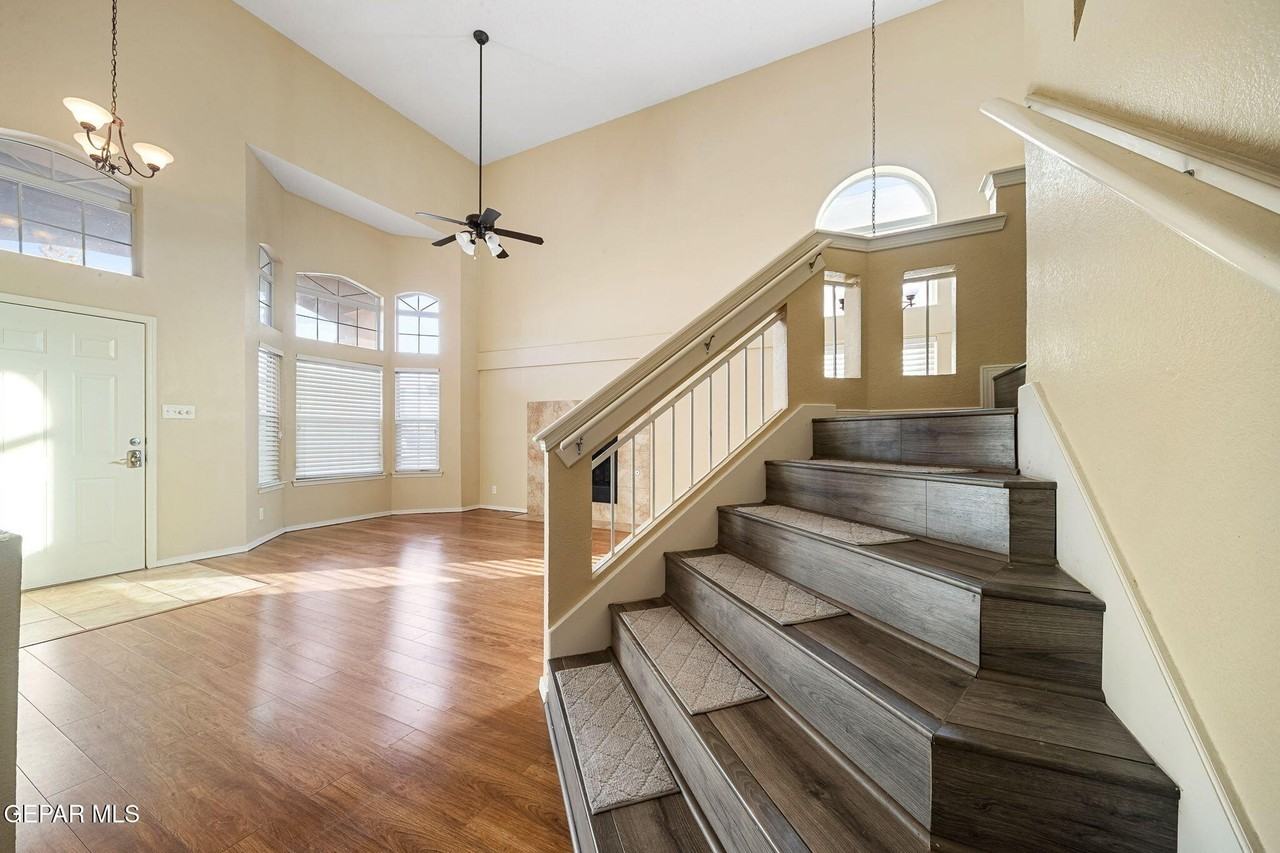 10933 Bullseye St - Photo 5 of 37