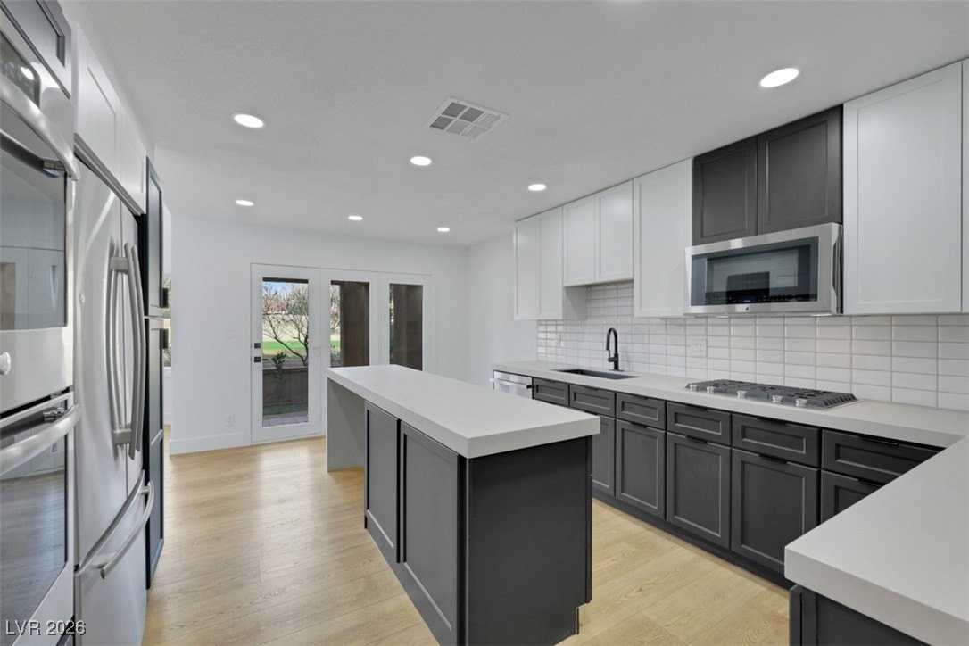 7132 Mission Hills Dr - Photo 4 of 46