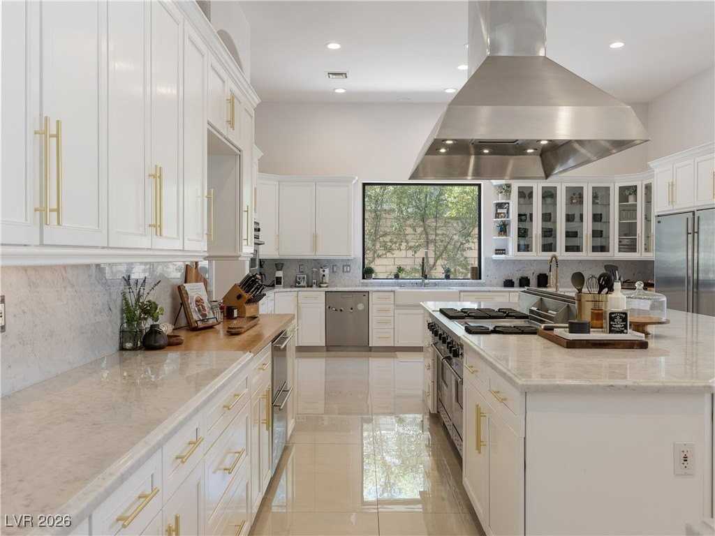 190 Inveraray Ct - Photo 3 of 50