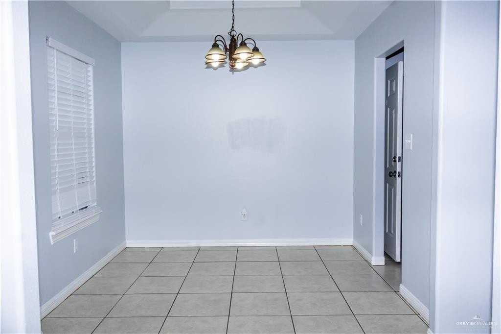 1811 Azalea St - Photo 2 of 12