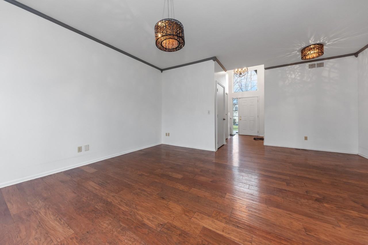 38391 Churchill Ln - Photo 3 of 17