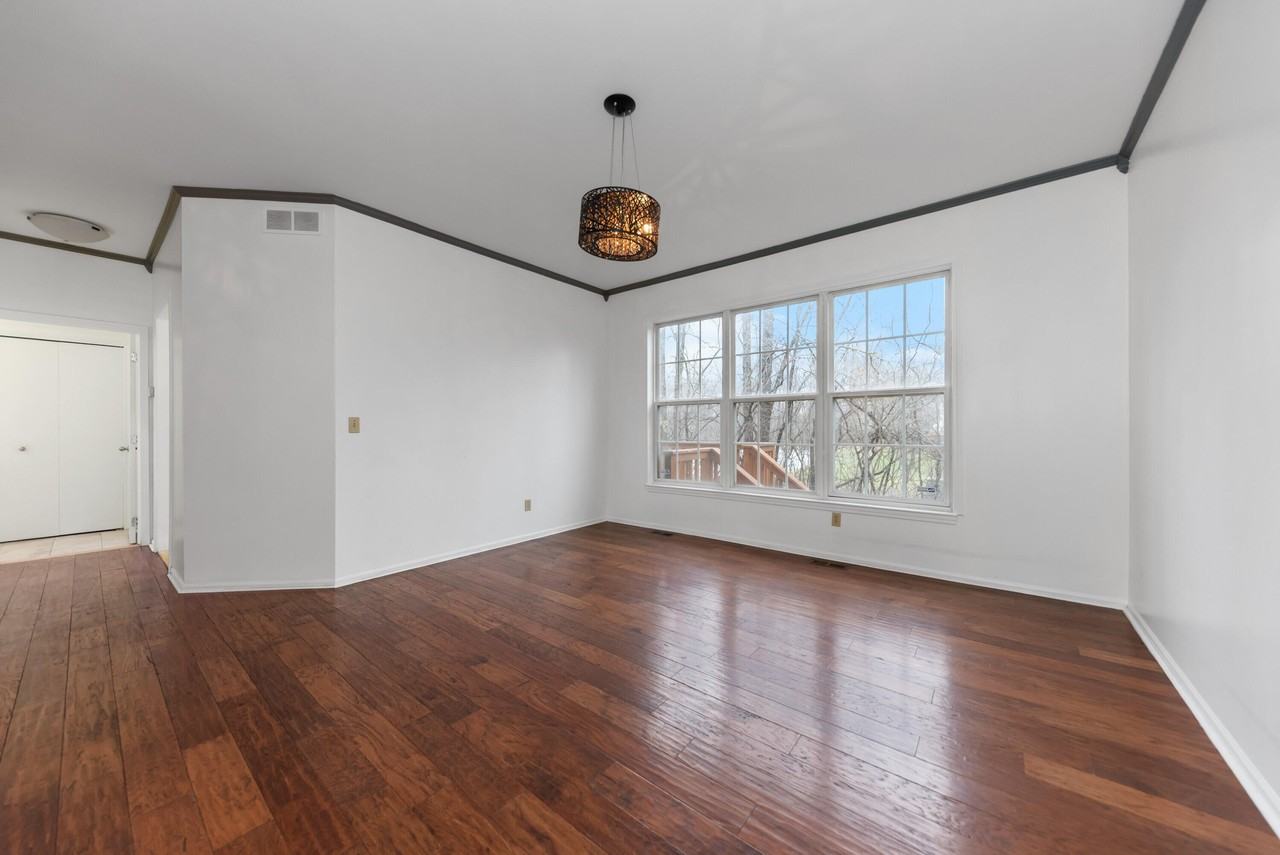 38391 Churchill Ln - Photo 4 of 17