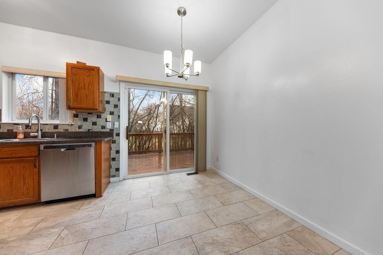 38391 Churchill Ln - Photo 6 of 17