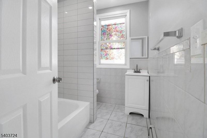 144 Montgomery Ave - Photo 6 of 22