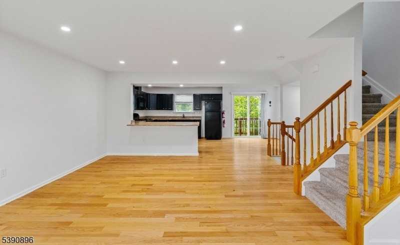 8 Alfred Ave - Photo 5 of 31