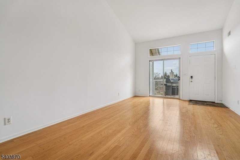 6 Ray Ct - Photo 5 of 29