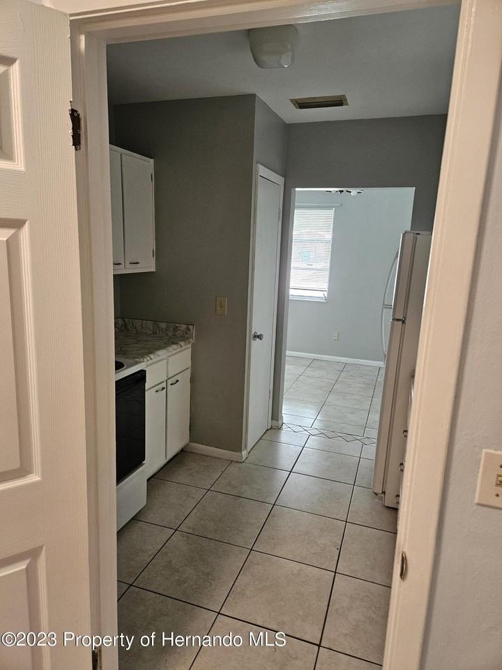 4623 Cynthia Ln - Photo 5 of 31