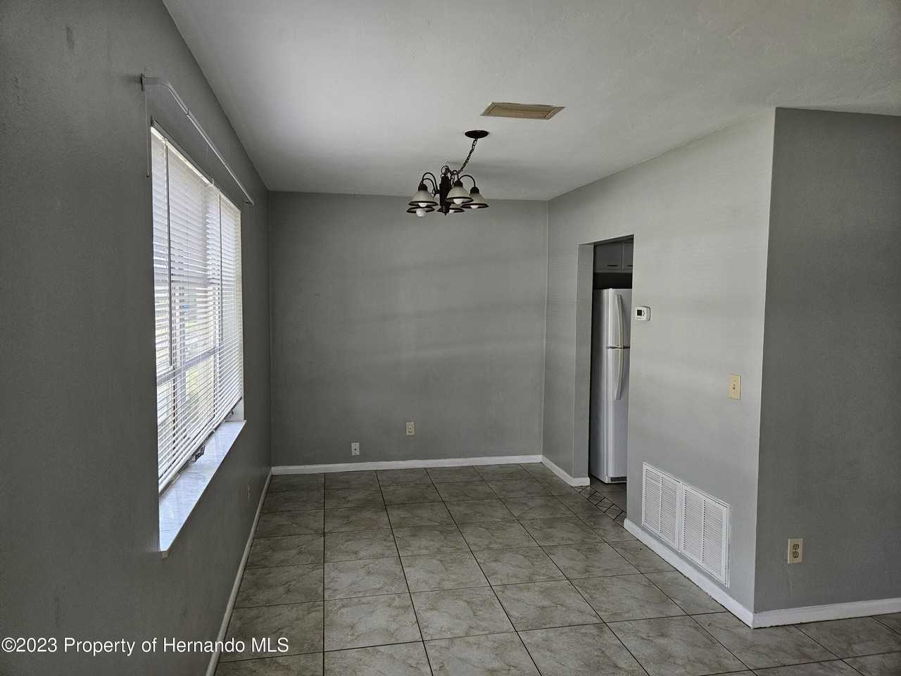 4623 Cynthia Ln - Photo 4 of 31