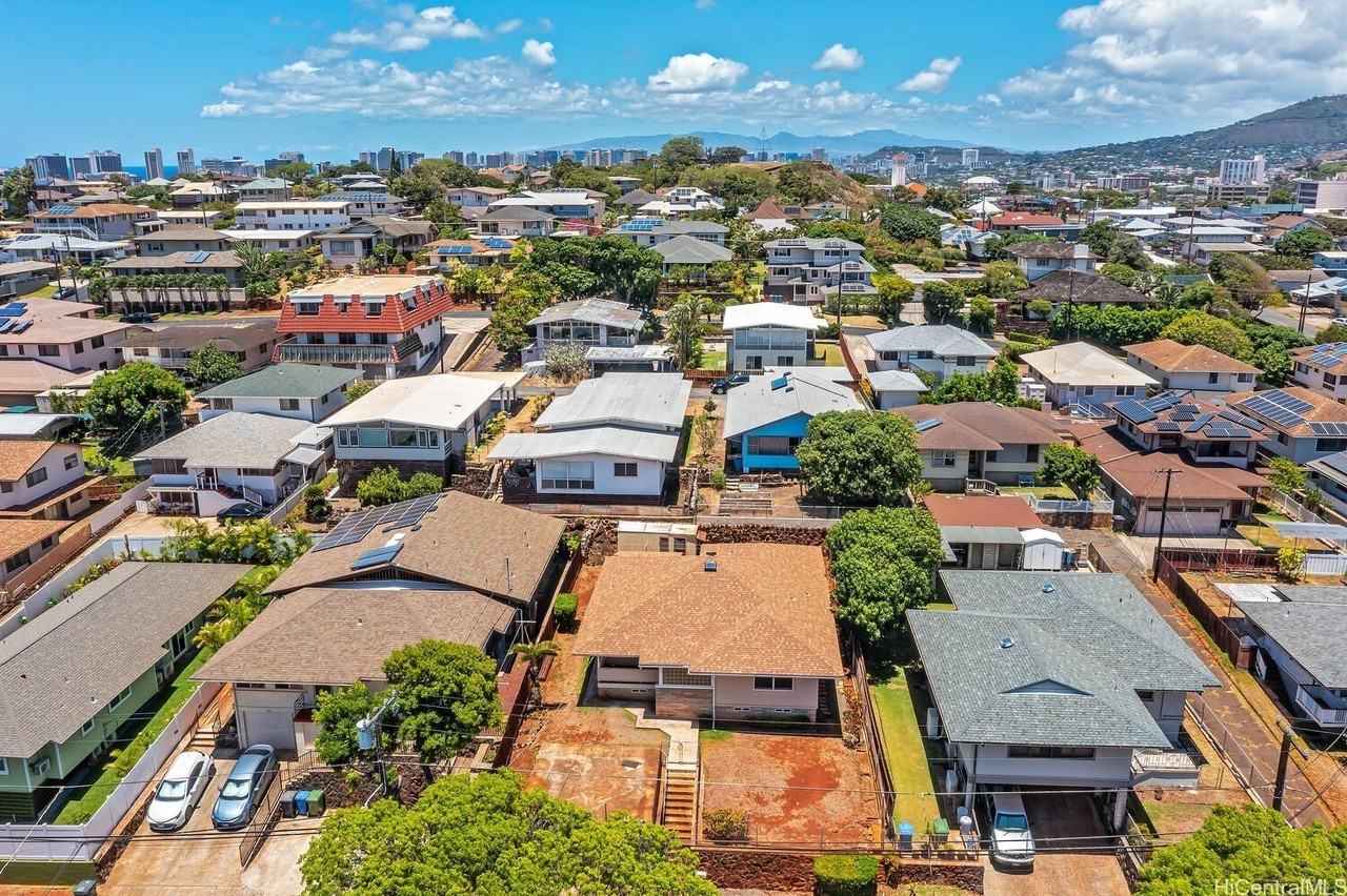 930 16th Ave - Photo 2 of 24