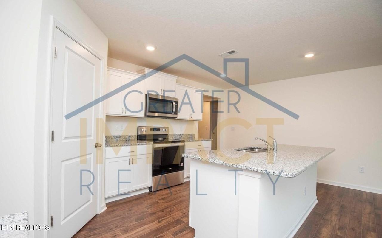 7520 Cottontail St - Photo 4 of 17