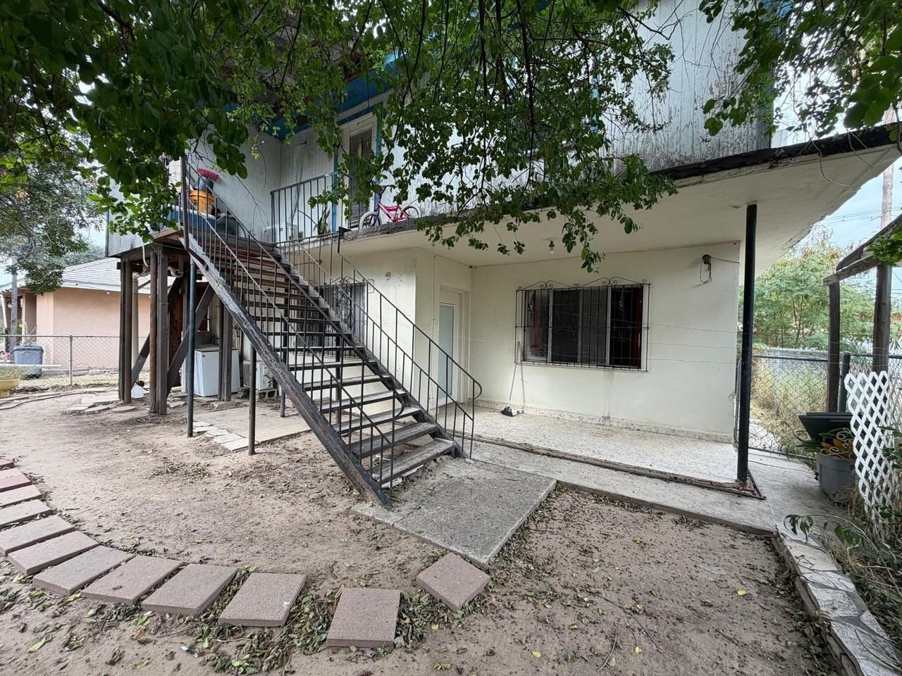 1517 Baltimore St - Photo 2 of 14