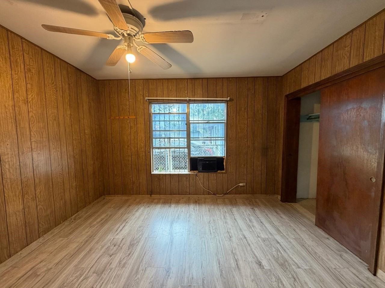 1517 Baltimore St - Photo 4 of 14