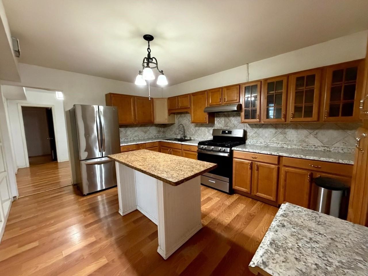 1517 Baltimore St - Photo 5 of 14