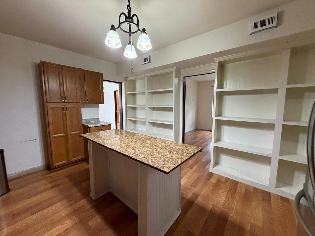 1517 Baltimore St - Photo 6 of 14