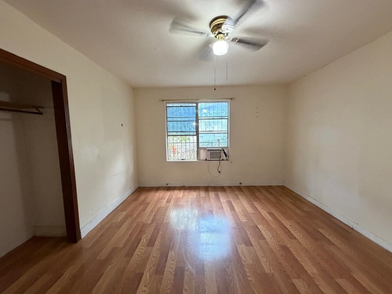 1517 Baltimore St - Photo 7 of 14