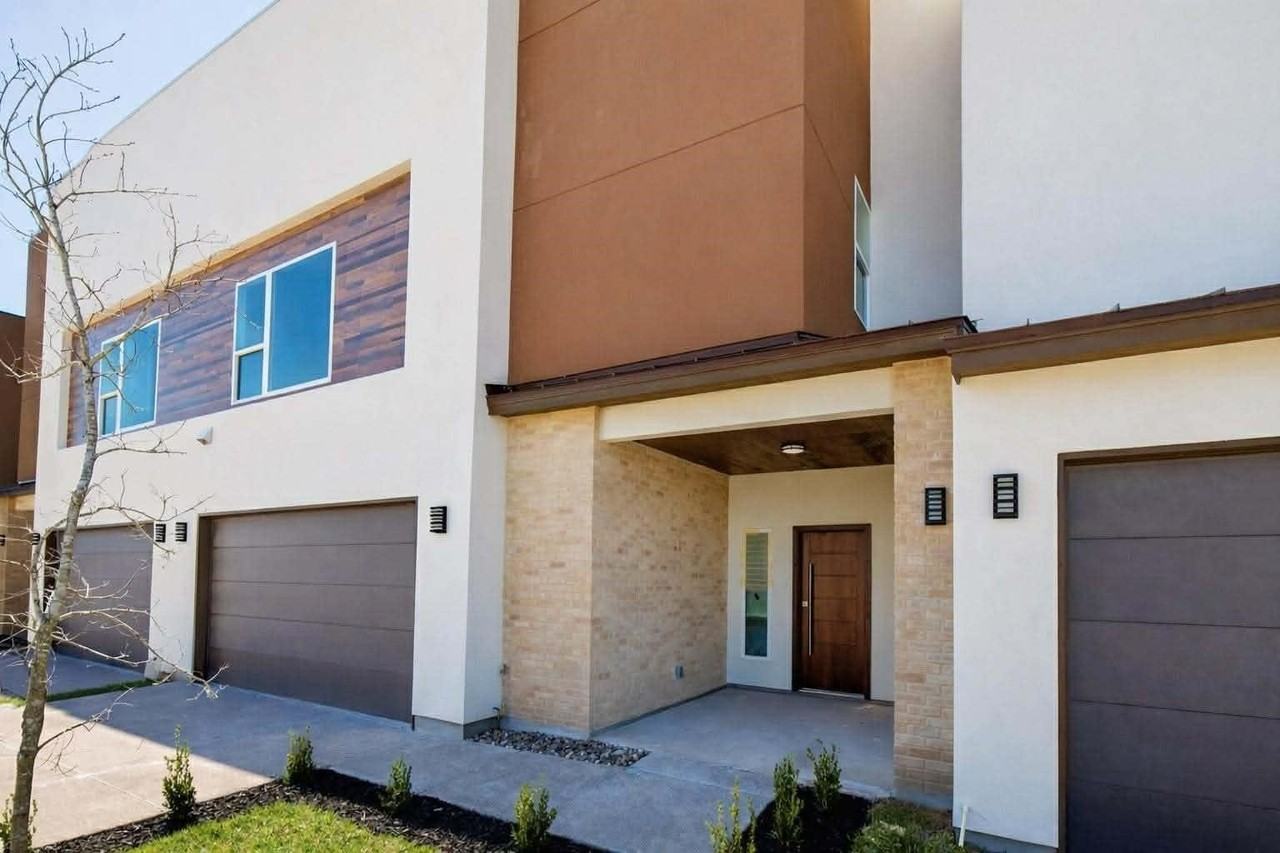 9653 Mcpherson Rd - Photo 2 of 12