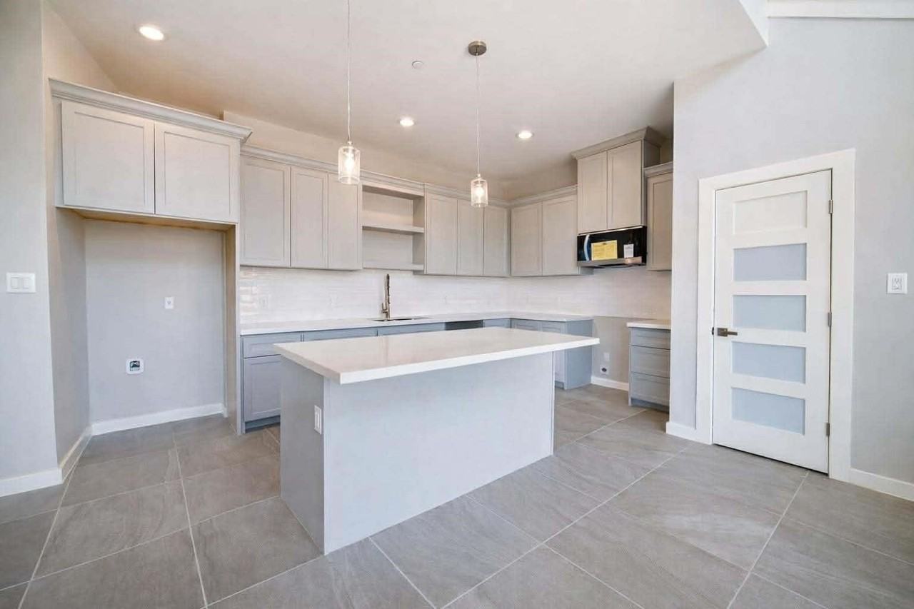 9653 Mcpherson Rd - Photo 4 of 12