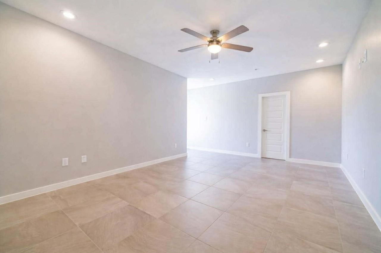 9653 Mcpherson Rd - Photo 7 of 12