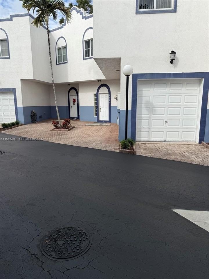 2927 Sw 18th Ter - Photo 4 of 37