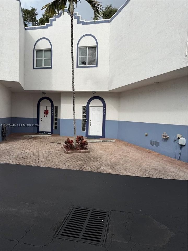 2927 Sw 18th Ter - Photo 5 of 37