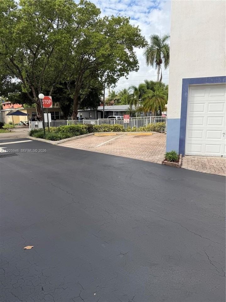 2927 Sw 18th Ter - Photo 6 of 37