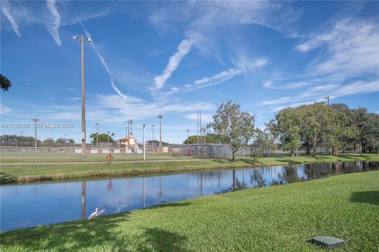 1155 Coral Club Dr #1155 - Photo 5 of 33