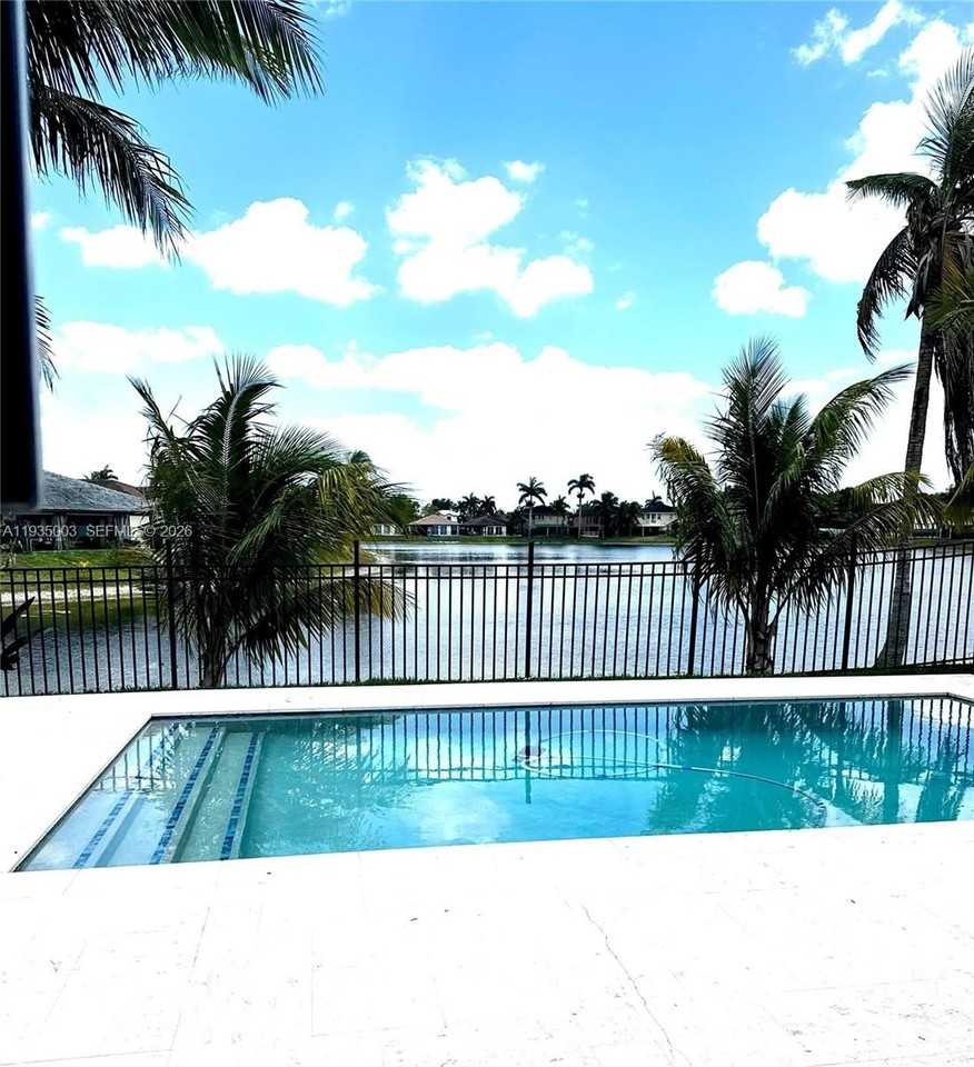 3713 Sw 156th Ct - Photo 2 of 5