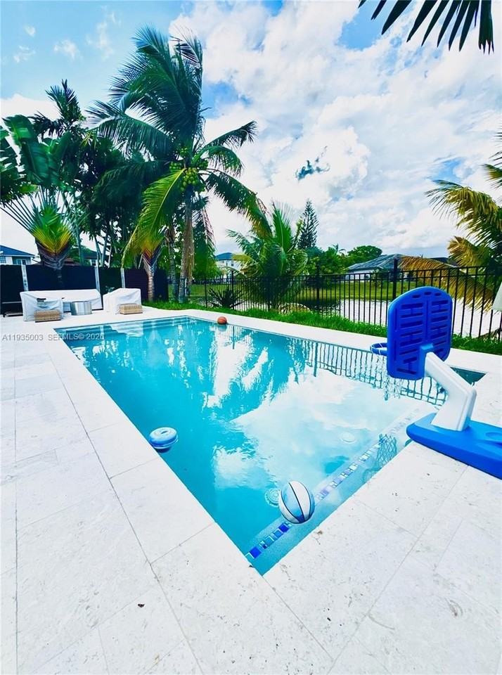 3713 Sw 156th Ct - Photo 4 of 5