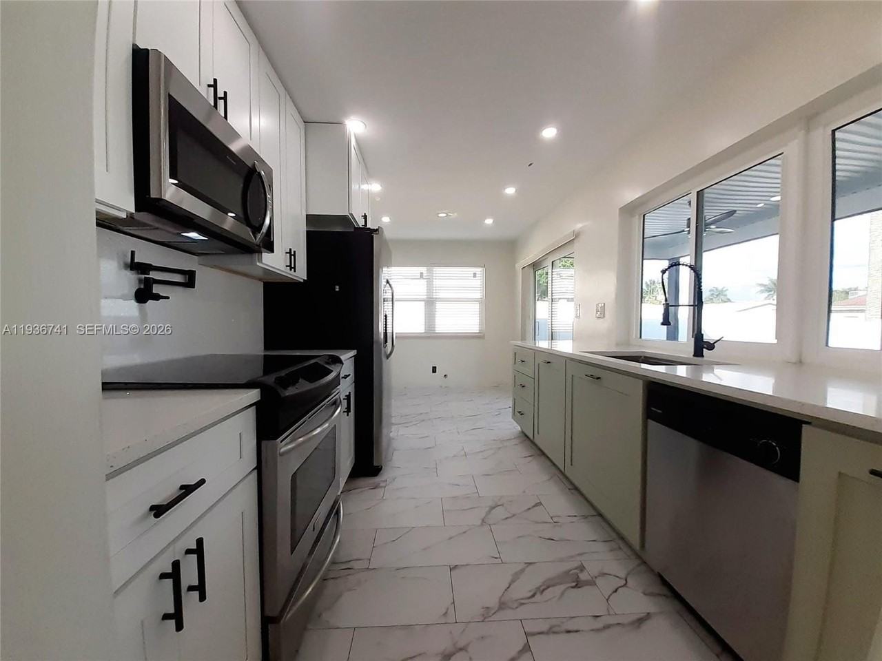 2109 N Park Rd - Photo 2 of 40