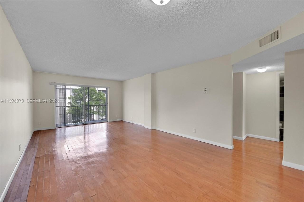 1100 Nw 87th Ave #401 - Photo 5 of 29