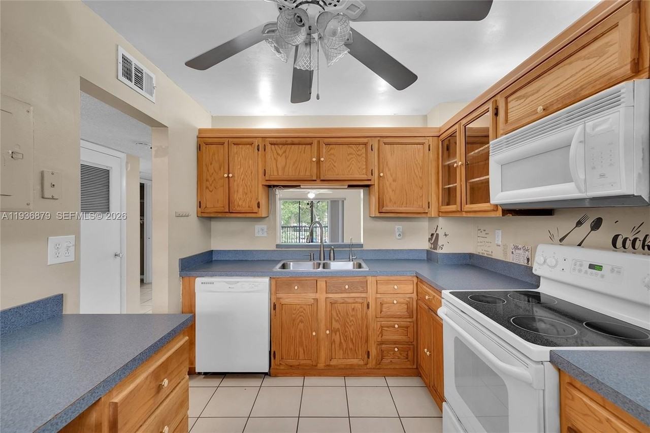 1100 Nw 87th Ave #306 - Photo 4 of 28