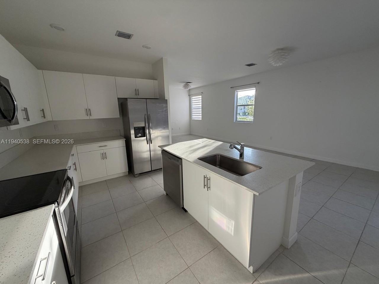 2631 Se 11th St #2631 - Photo 5 of 30