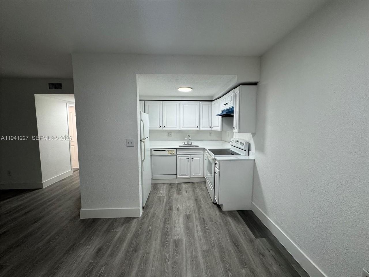 1530 Ne 136th St #13 - Photo 2 of 7