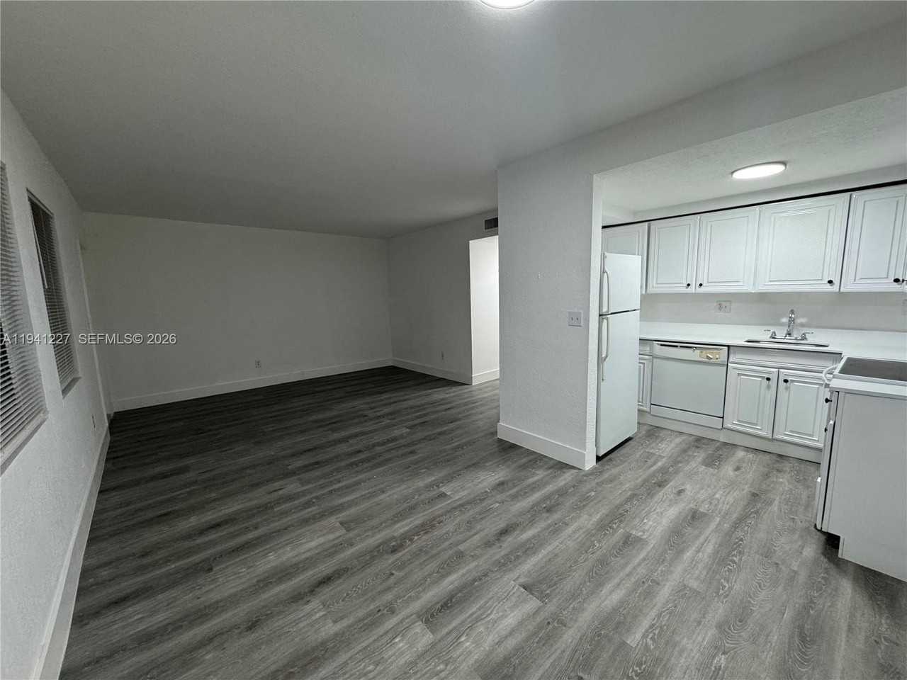 1530 Ne 136th St #13 - Photo 3 of 7