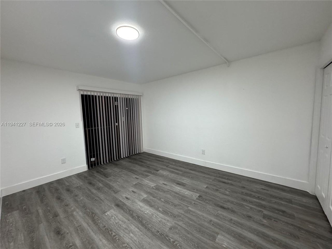 1530 Ne 136th St #13 - Photo 5 of 7