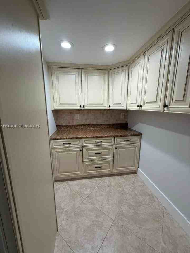 3208 Colony Club Rd #2 - Photo 6 of 18