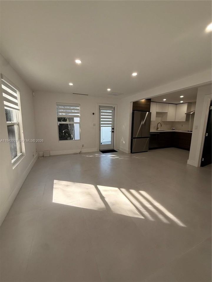 4430 Nw 1st Ave - Photo 4 of 16