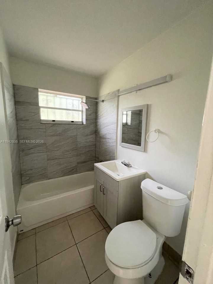 2831 Nw 13th Ct #2831 - Photo 6 of 11