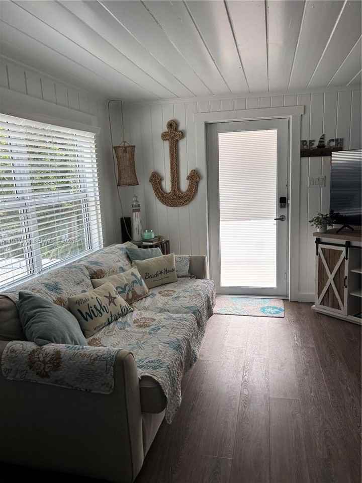 124 S Bay Harbor Dr #124 - Photo 3 of 25